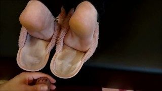 I could stroking, but could’t cum…I Love her barefoot in boots and slippers…Eng sub.