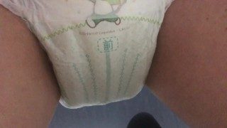 015 パンパースにたくさんおしっこ！おむつが吸収しきれません！