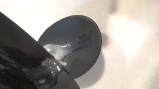 オナ禁直後の濃厚精子をオタマに大量射精し、精子の質感を楽しむ変態君。